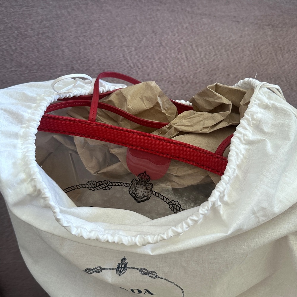 PRADA Clear Red Tote Pool Summer Bag with Pouch Authentic Used  Good   Condition - Picture 4 of 14